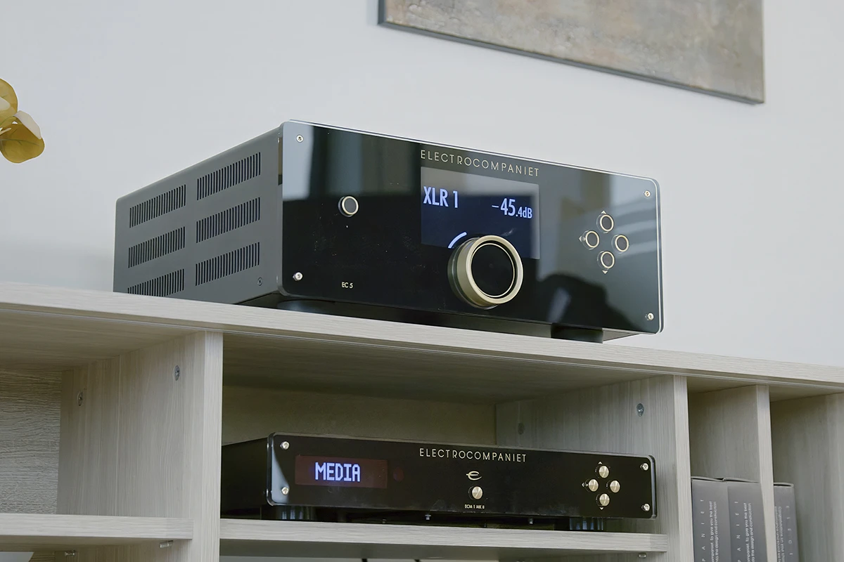 Referenční předzesilovač Electrocompaniet EC 5